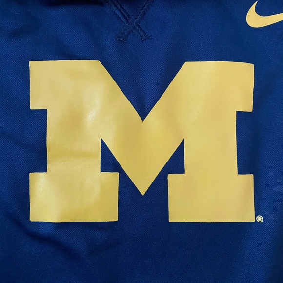 Nike dri-fit University of Michigan Hoodie - Picture 5 of 5